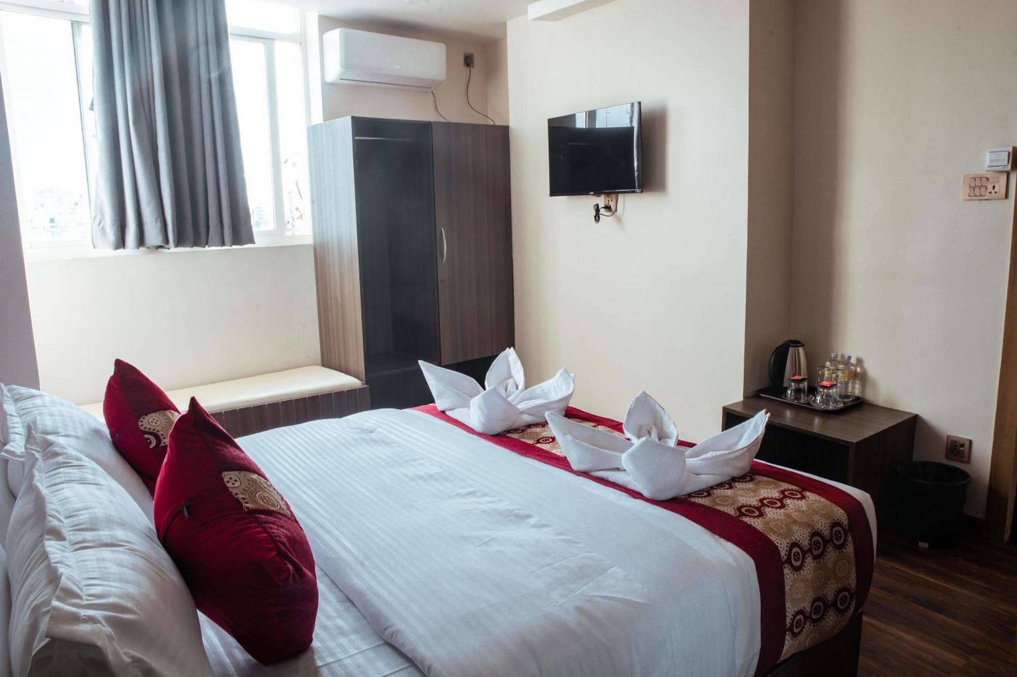Kusum Airport Hotel Kathmandu Exterior foto