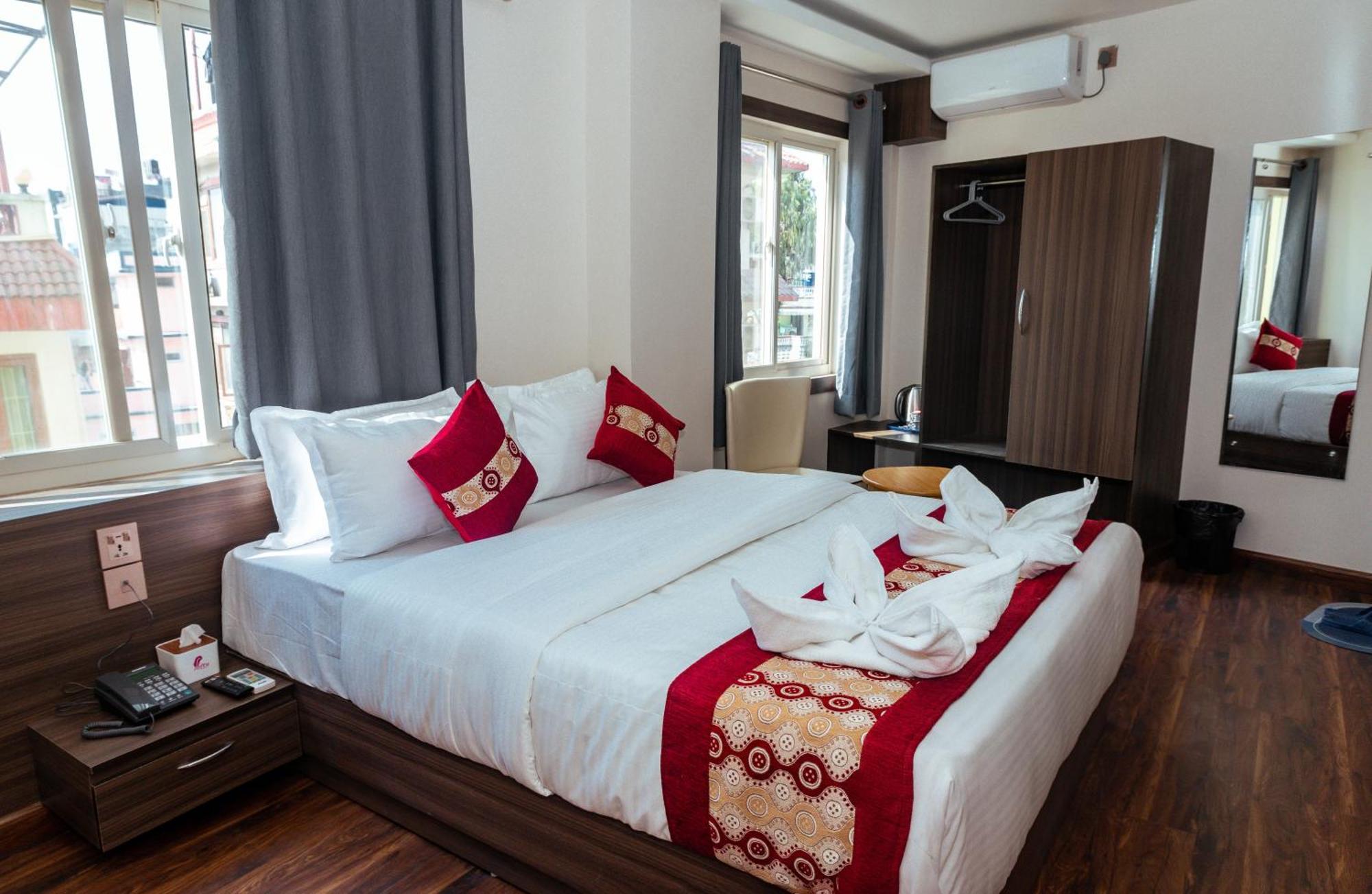 Kusum Airport Hotel Kathmandu Exterior foto